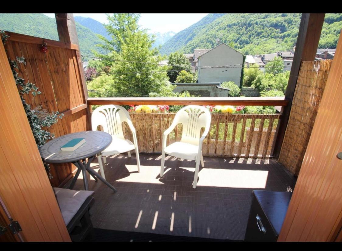Beau T3 place parking, vue dégagée proche centre Bagnères-de-Luchon Esterno foto